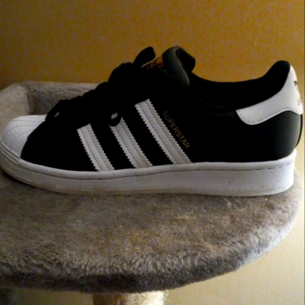 Adidas woman's superstar sneaker